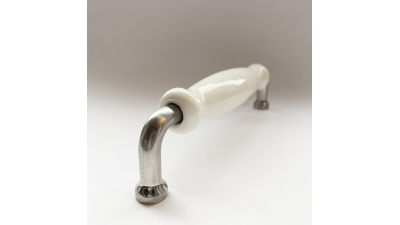 Poignée classique Liath porcelaine / aluminium brossé