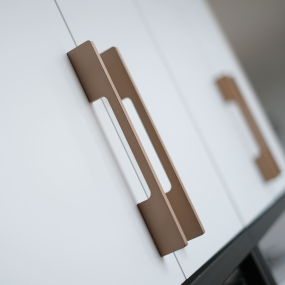 Poignée de meuble couleur champagne rosé